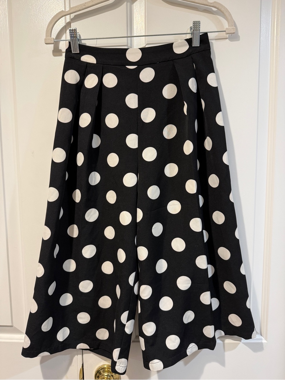 Polka Dot Wide-Leg Capris in Black & White - Picture 3 of 4